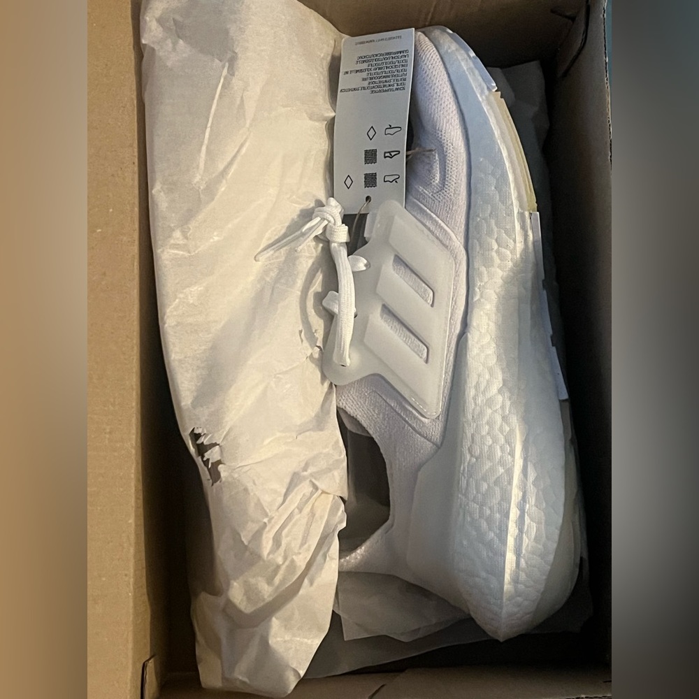 Adidas All White Ultraboost women’s size 8